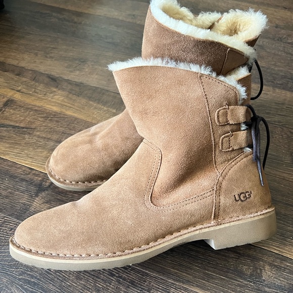 UGG Naiyah Lace-Back Genuine Shearling Boot - Picture 1 of 6